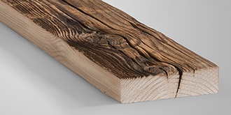 тесаные доски из выгоревшего на солнце бруса тесаные доски из выгоревшего на солнце бруса